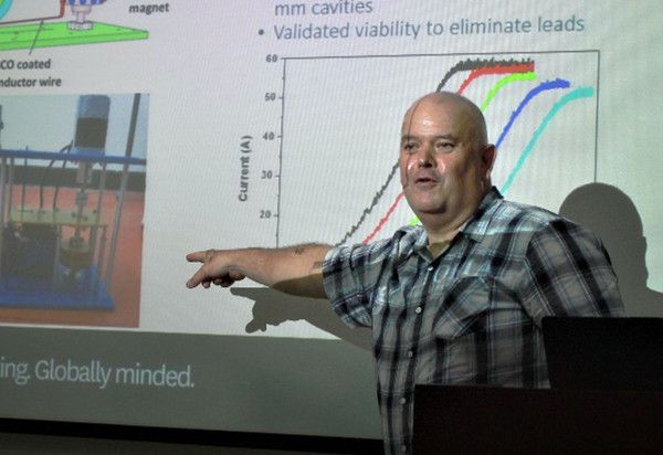 20170512-维多利亚大学罗宾逊研究所所长nick long教授一行来访 (3)