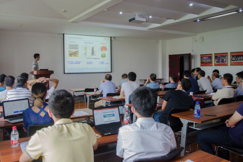 20日作报告的学生