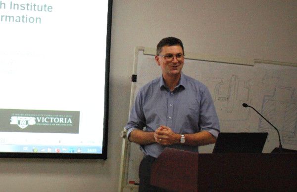 20170512-维多利亚大学罗宾逊研究所所长nick long教授一行来访 (2)